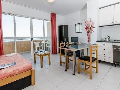 Apartahotel El Faro 2*